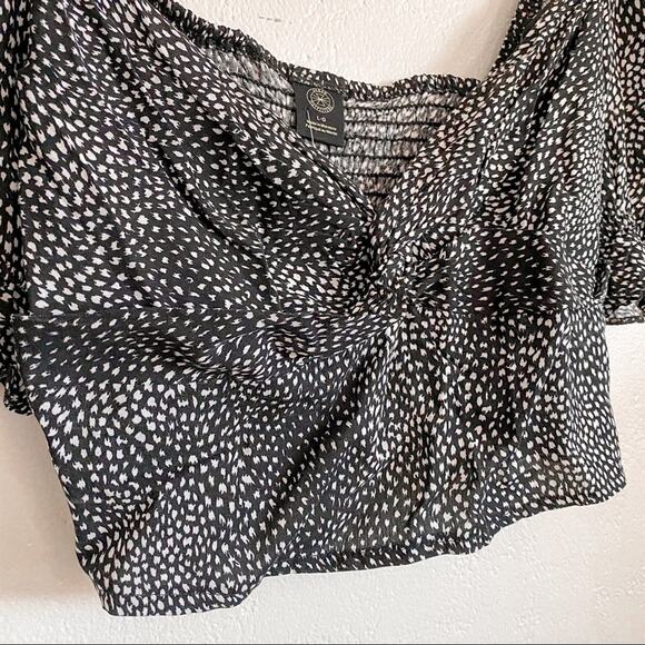 Urban Outfitters Twist Front Puff Sleeve Blouse Size Large - Picture 7 of 12